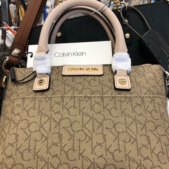 Brand name Handbags - Picture 4 of 16